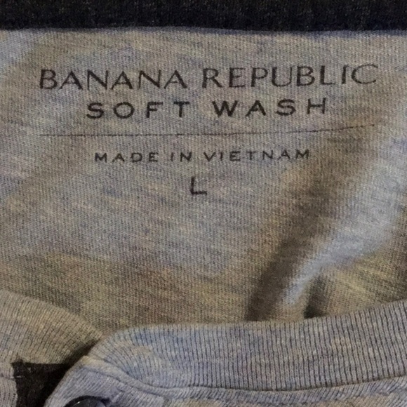 Banana Republic Long-Sleeve Henley Shirt in 100% Light Blue Cotton (sz L) - Picture 7 of 7